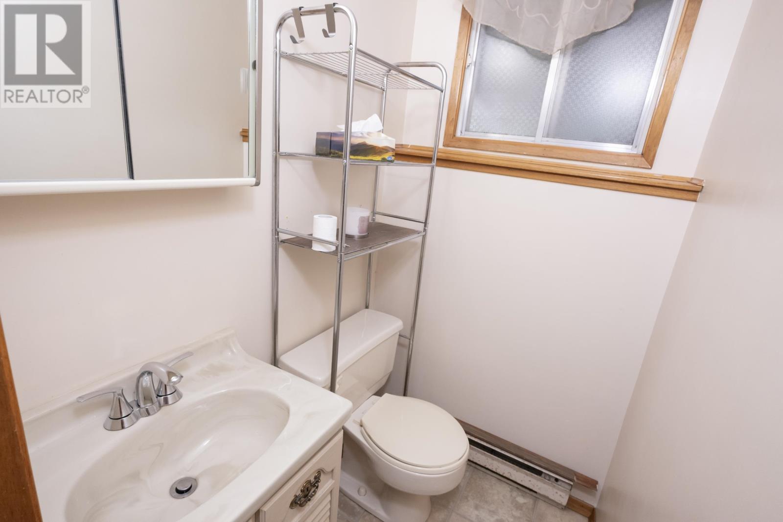 256 Fairbanks CRES - 34