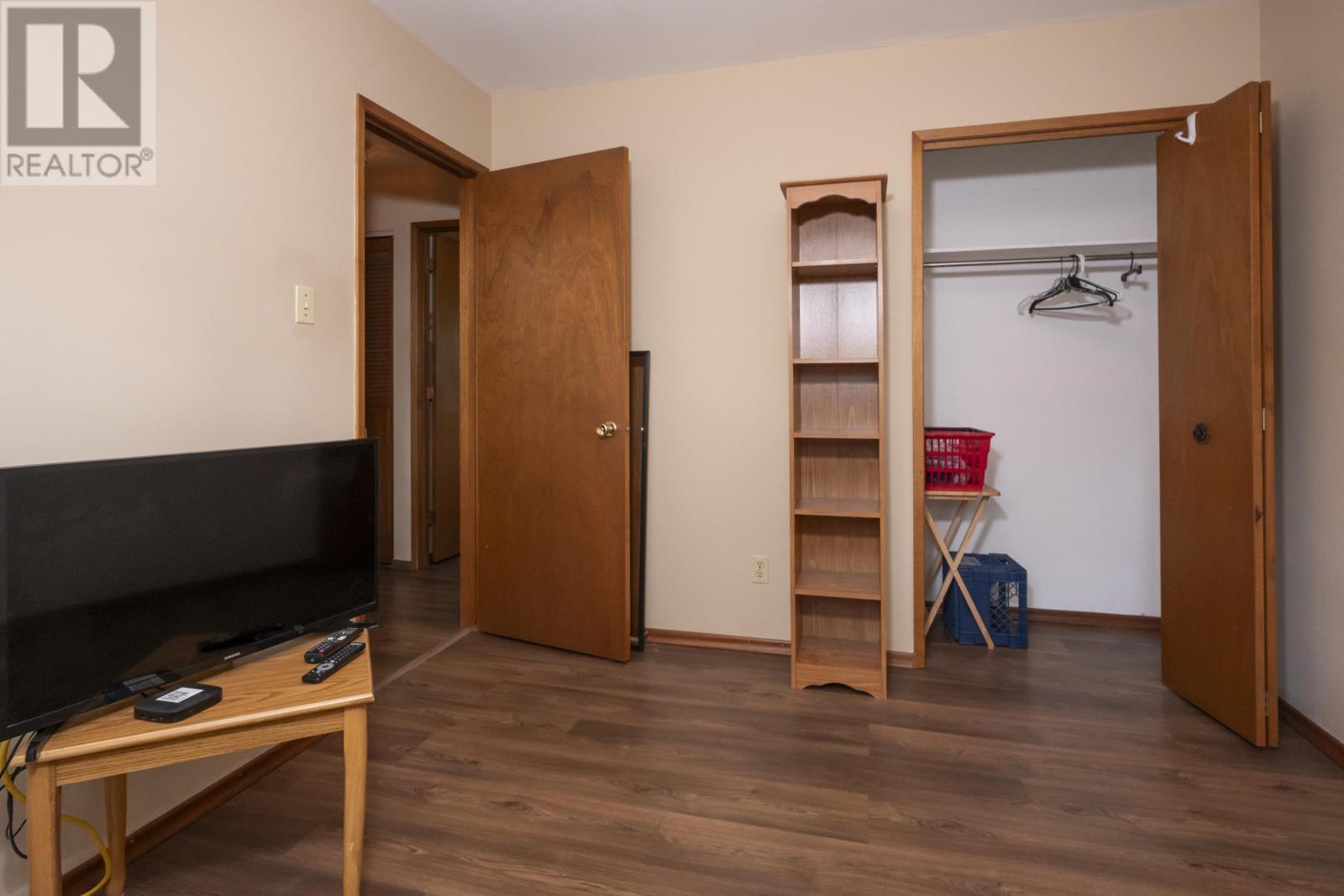 256 Fairbanks CRES - Image 21