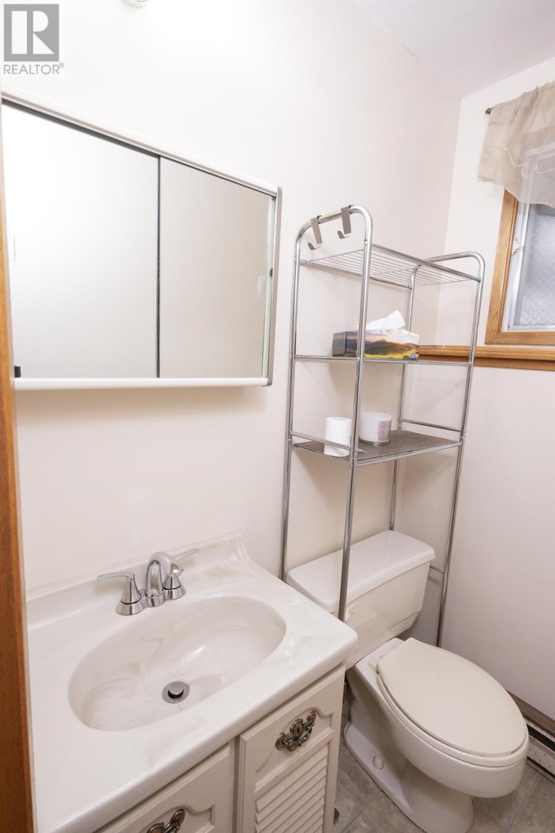 256 Fairbanks CRES - Image 33