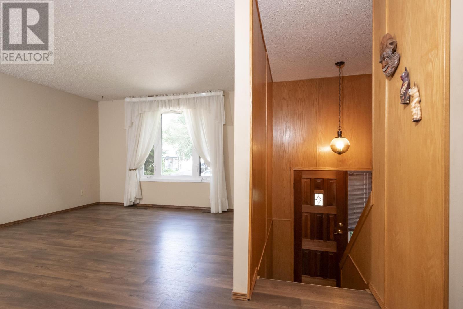 256 Fairbanks CRES - Image 8