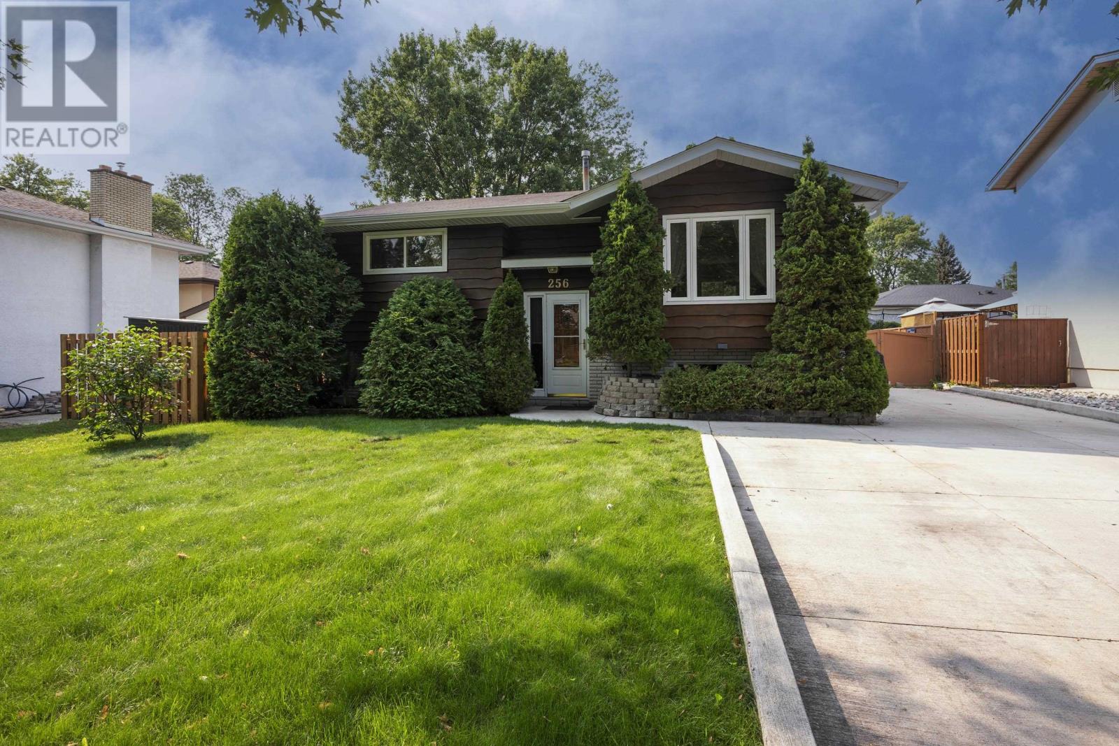 256 Fairbanks CRES - 1