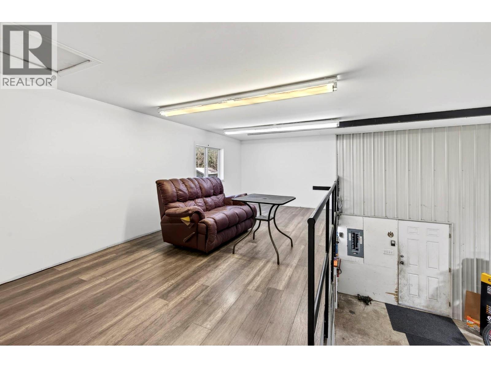 985 OLD N THOMPSON Highway - 61