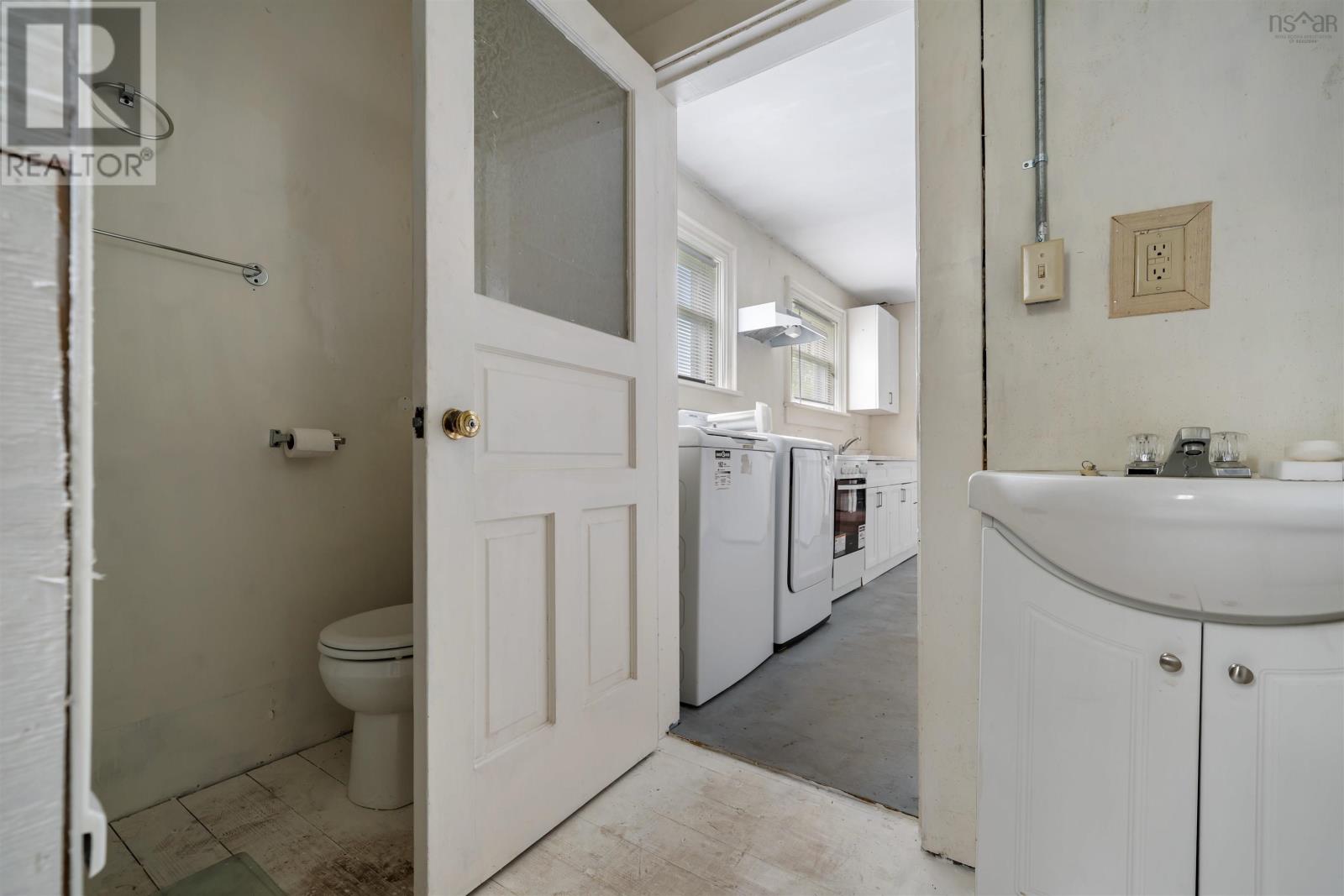 15 McDougal Street - 13