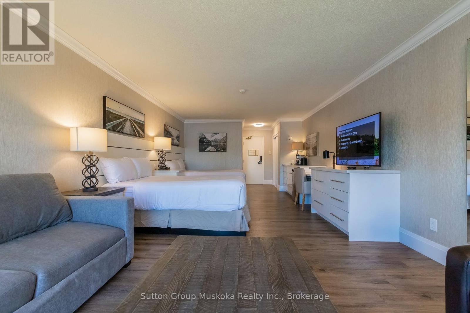 #302 302 BAYSHORE DEERHURST DRIVE - Image 4