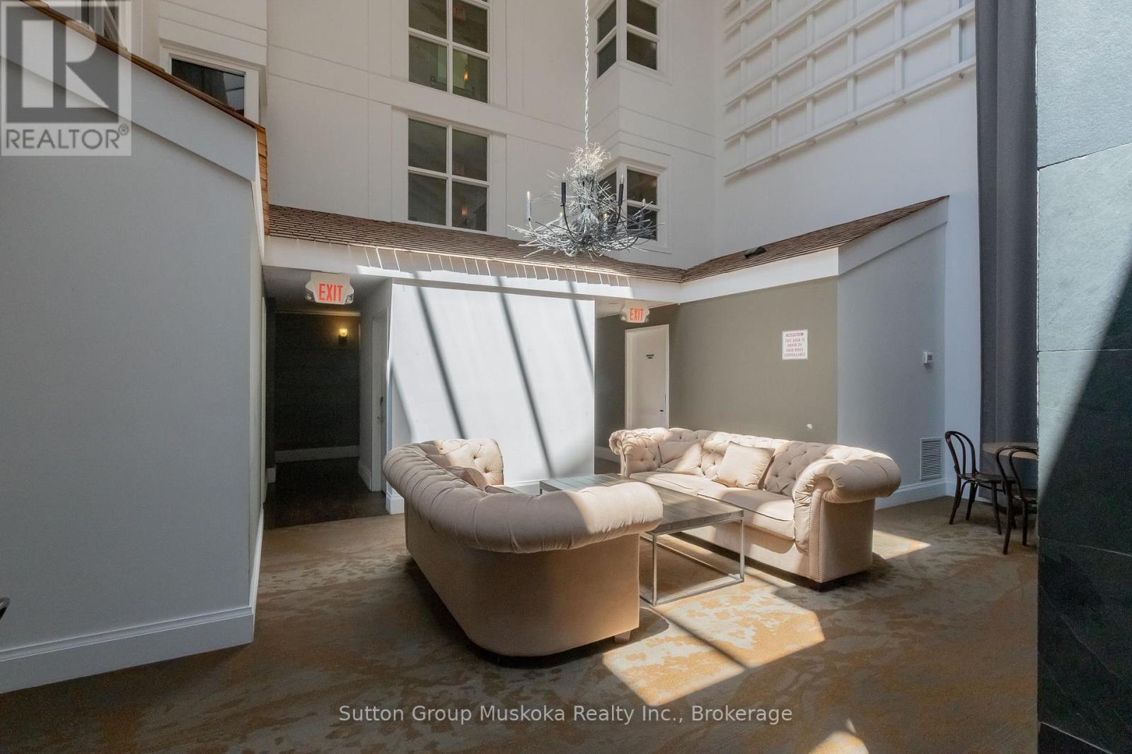 #54 54-305 DEERHURST, SUMMIT LODGE DRIVE - Image 32