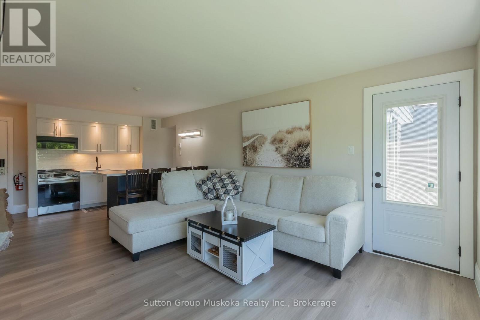 #54 54-305 DEERHURST, SUMMIT LODGE DRIVE - Image 4
