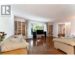 2 Robinter Drive, Toronto, ON M2M3P9 Photo 14