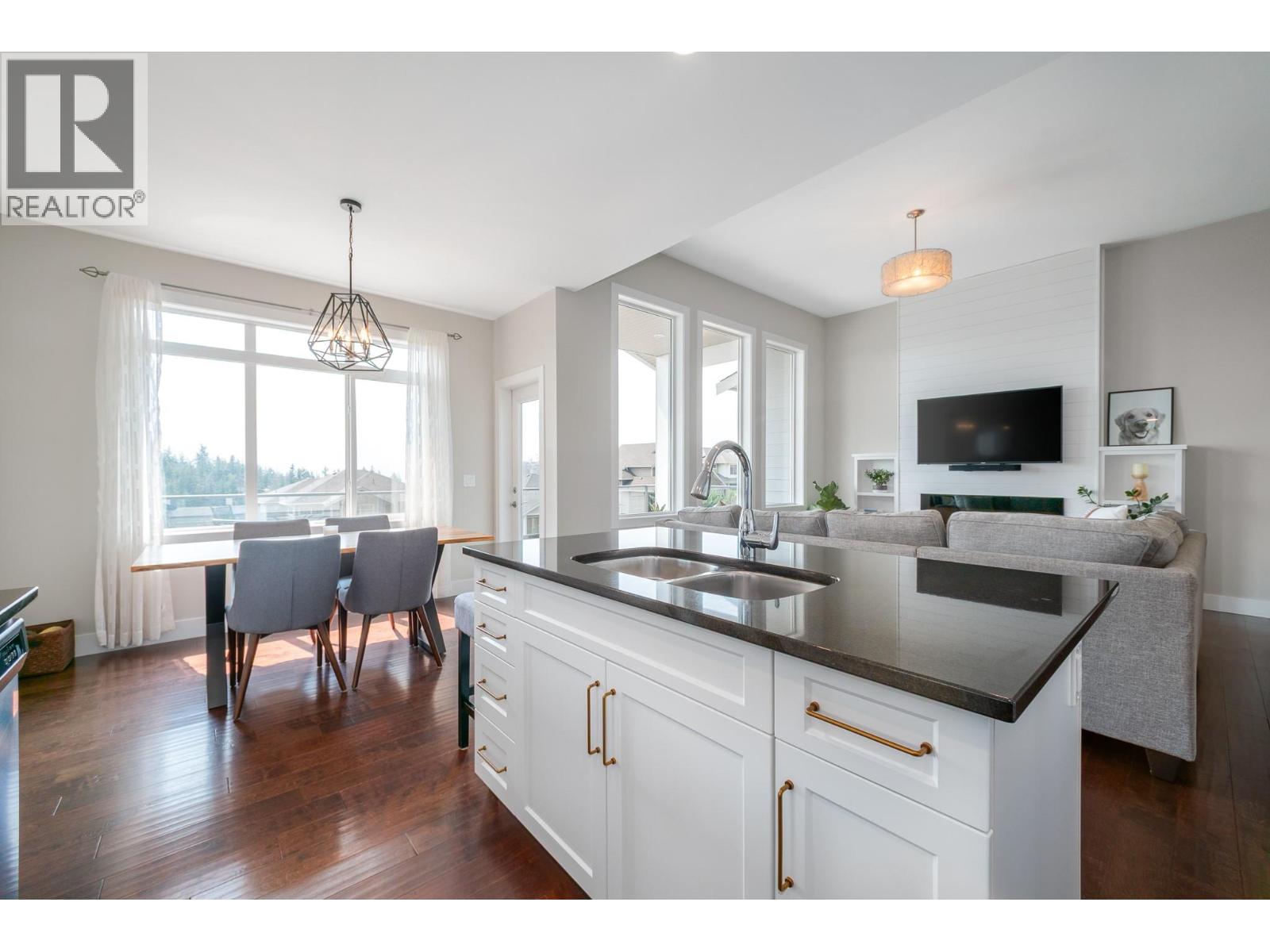  2420 Tallus Heights Drive, West Kelowna