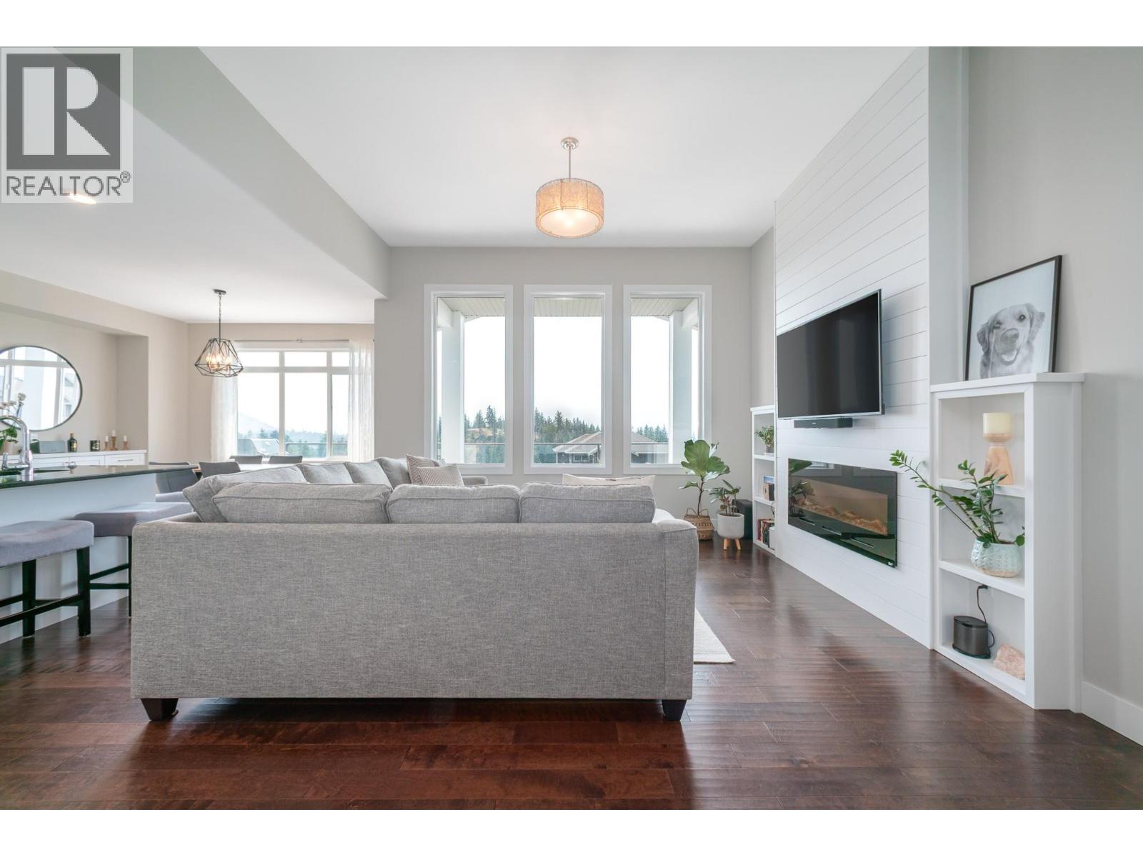  2420 Tallus Heights Drive, West Kelowna