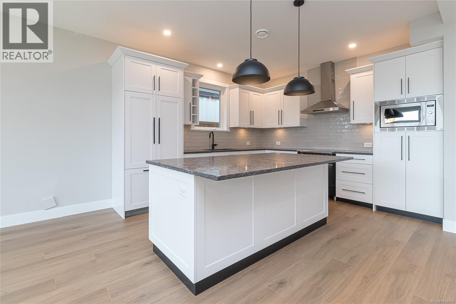 290 Seafield Rd, Colwood