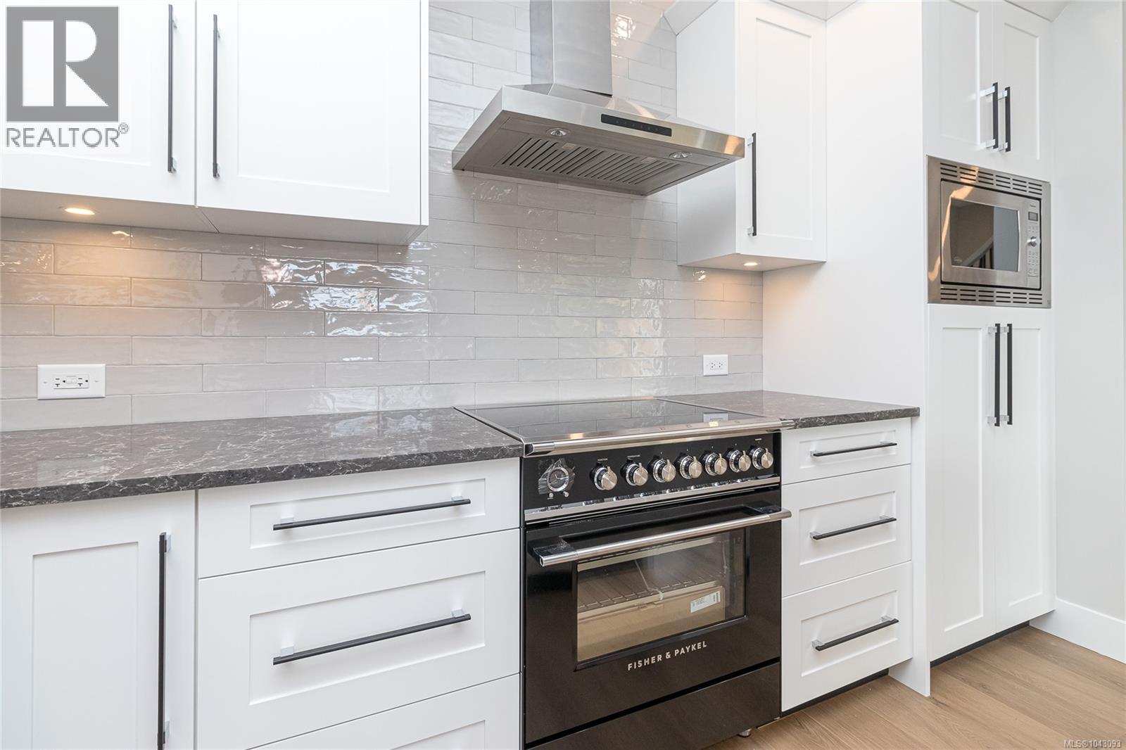 290 Seafield Rd, Colwood