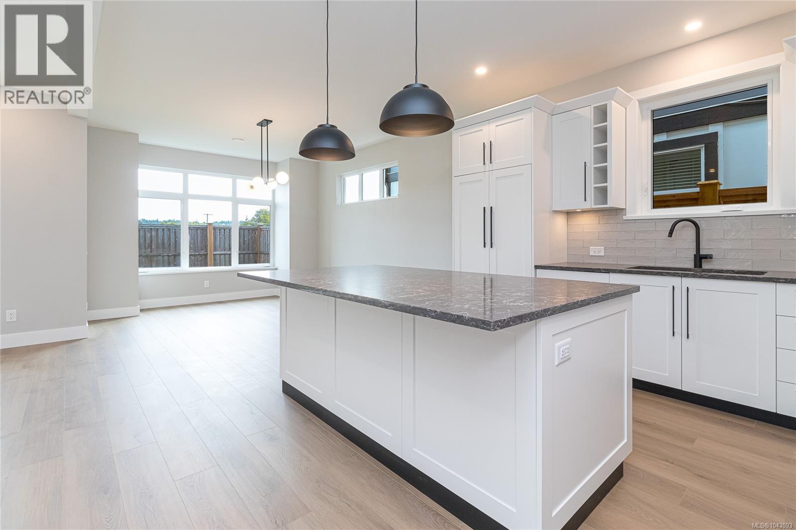 290 Seafield Rd, Colwood