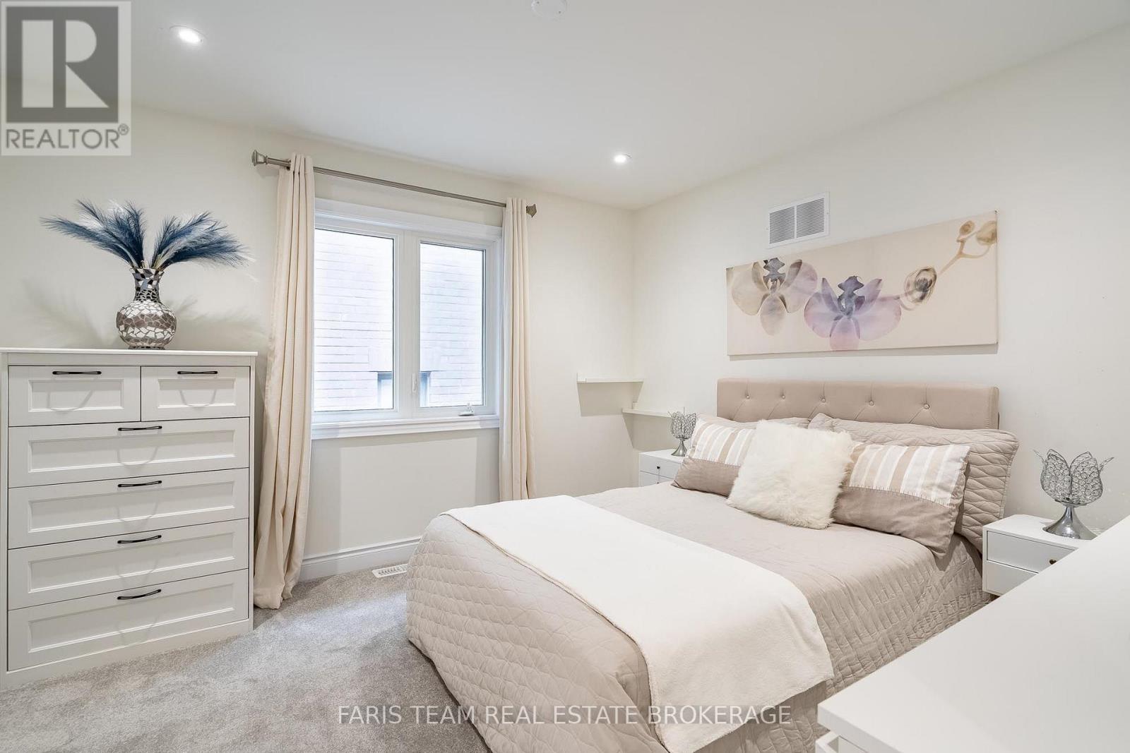 1352 BLACKMORE STREET - 23