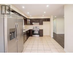 8 Topiary Lane, Brampton, ON L7A2K6 Photo 10