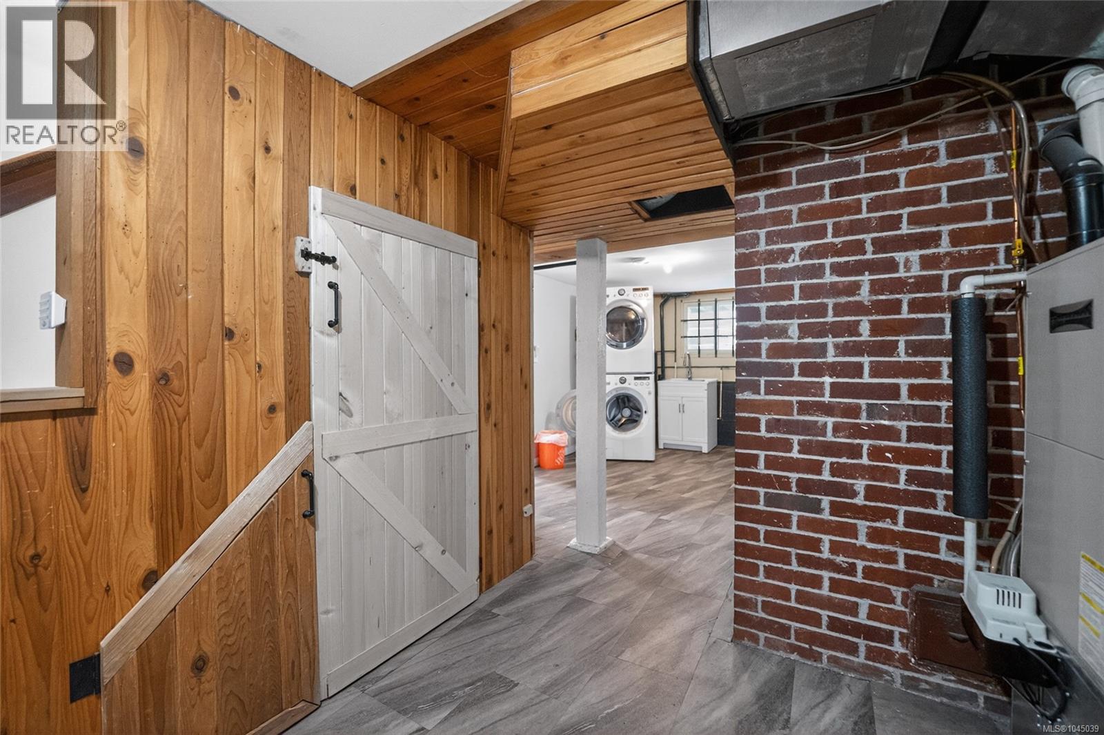 439 Stirling Ave - Image 32