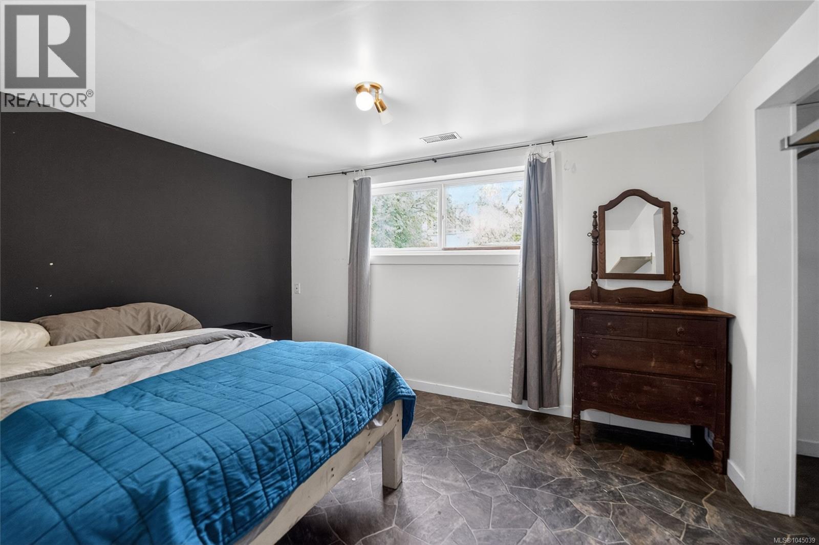 439 Stirling Ave - Image 33