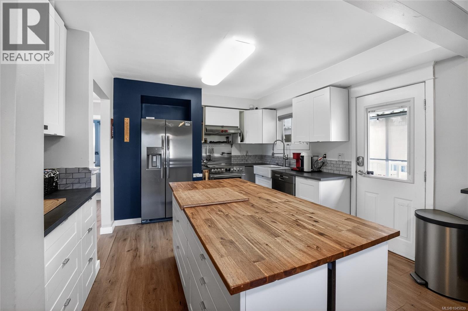439 Stirling Ave - 4
