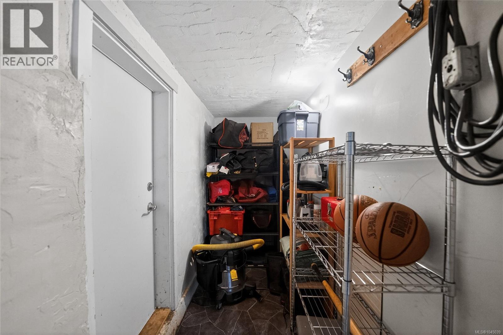 439 Stirling Ave - Image 41