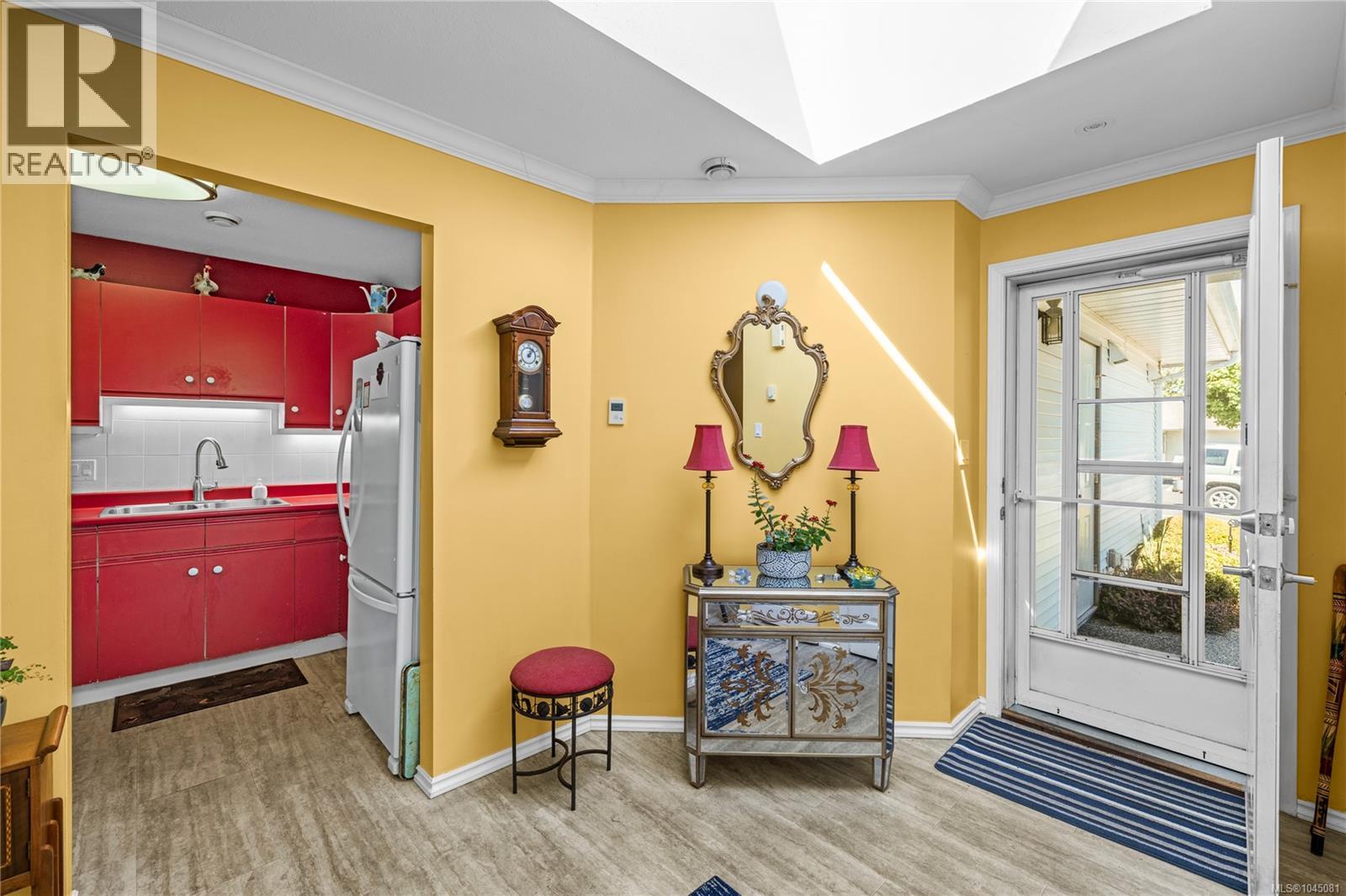 #24 450 Bay Ave - 15