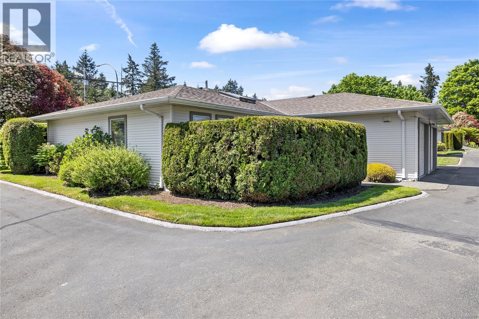 #24 450 Bay Ave - 13