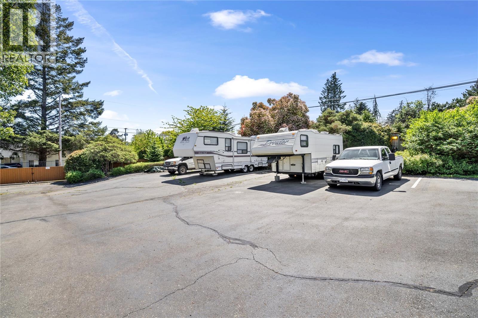 #24 450 Bay Ave - 32