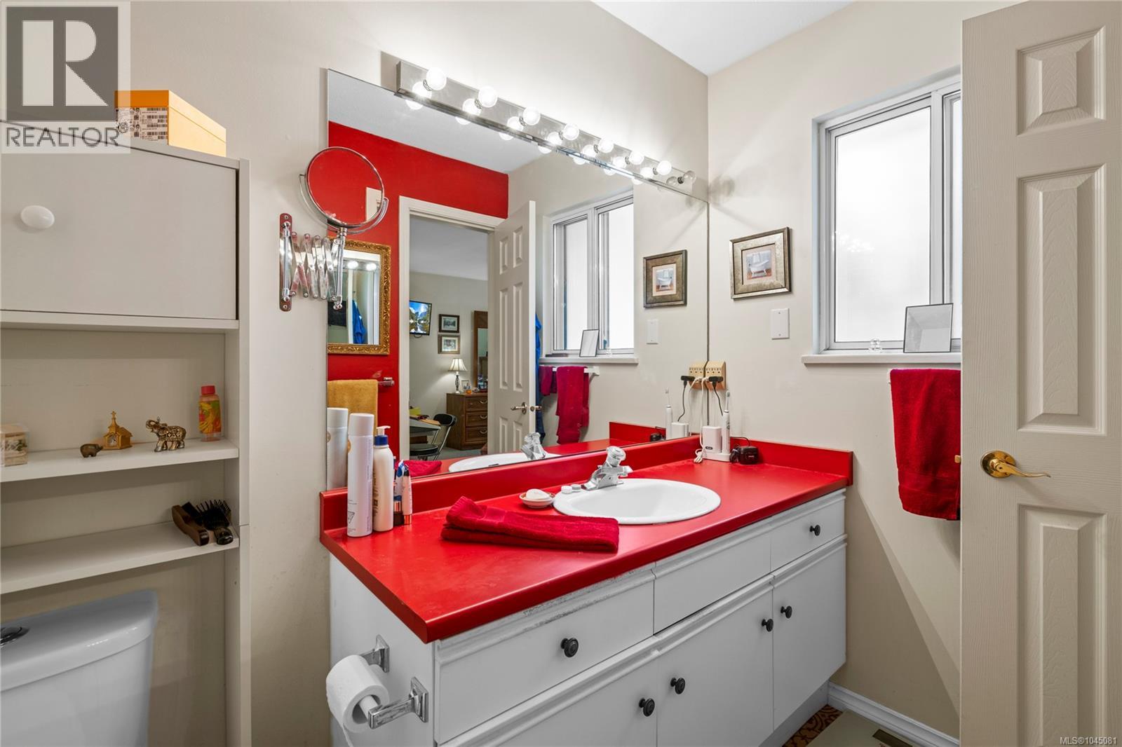 #24 450 Bay Ave - 27