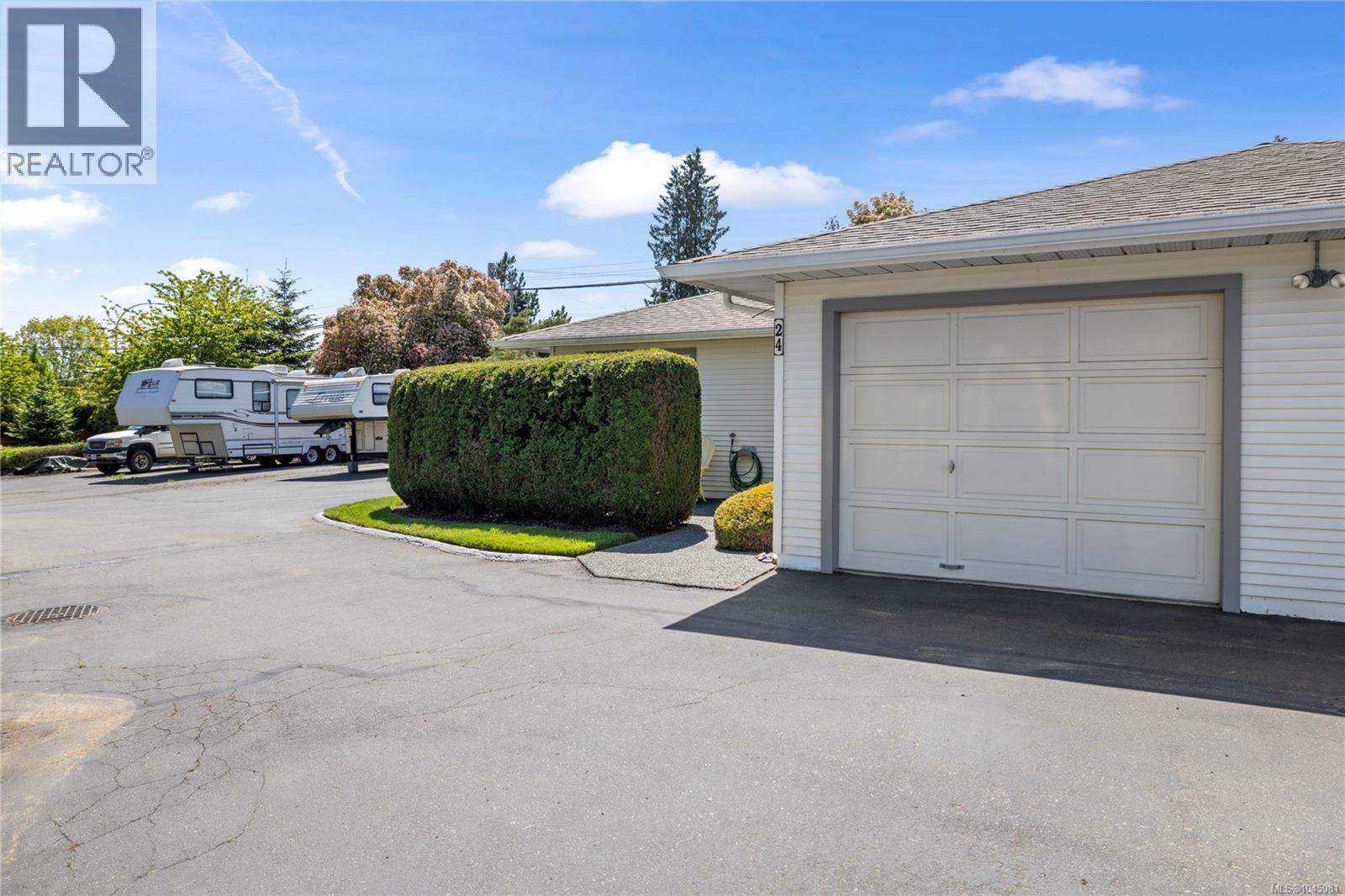 #24 450 Bay Ave - 31
