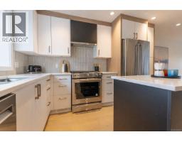 Mud room - U10 3907 Cedar Hill Rd, Saanich, BC V8P3Z8 Photo 11