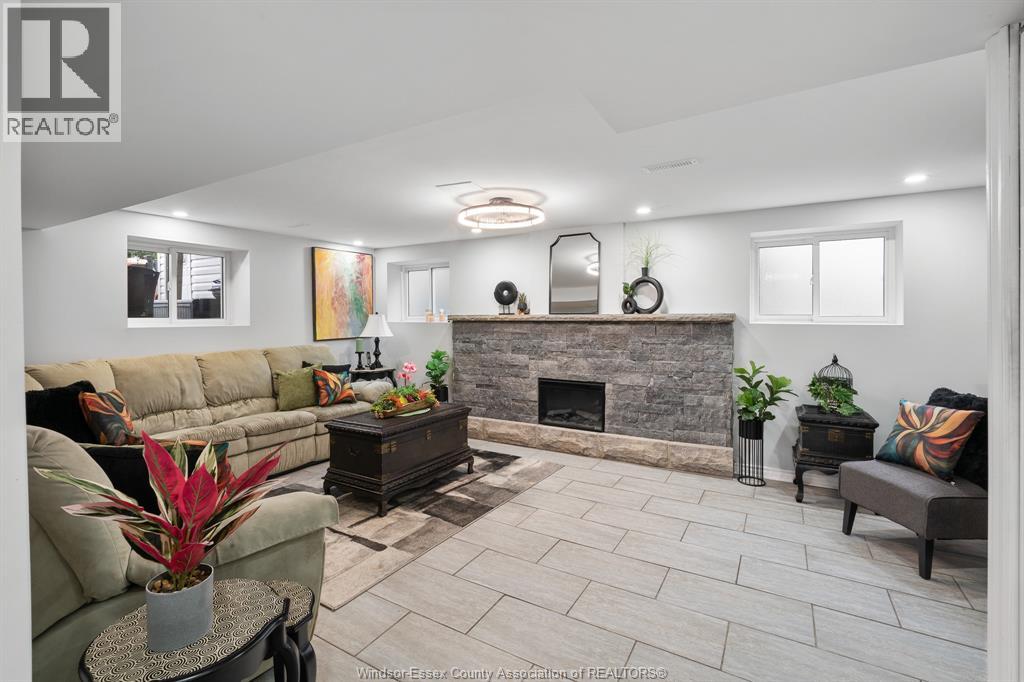 1491 ELLROSE AVENUE - 40