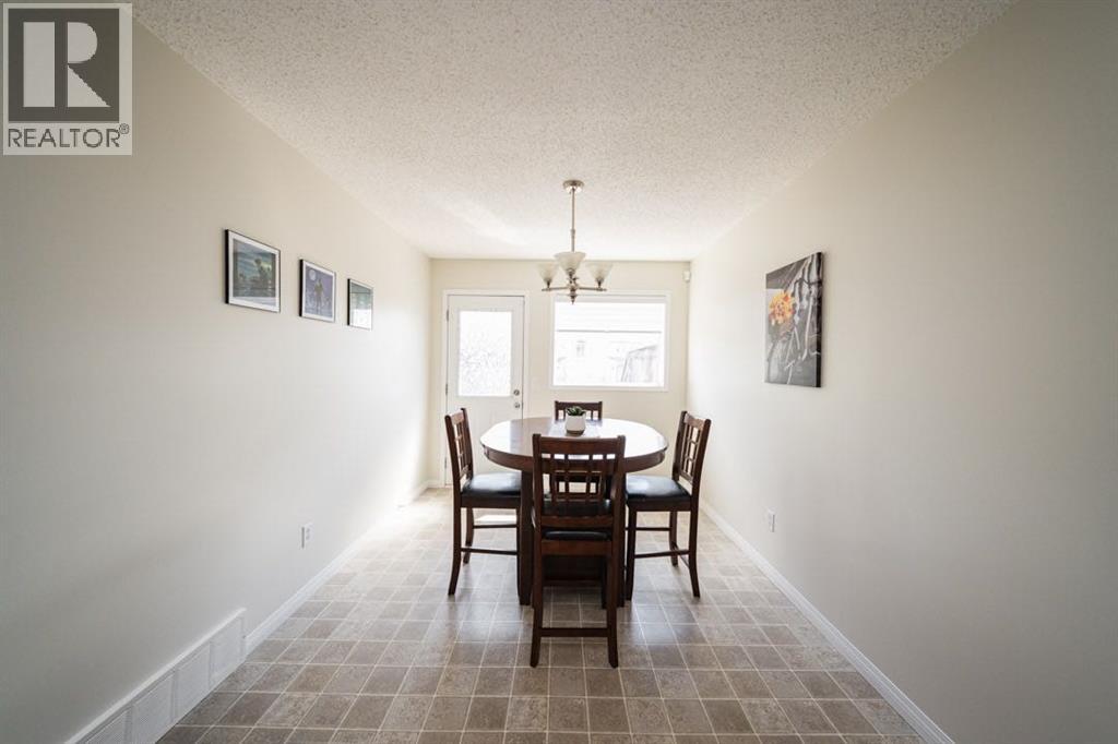 100 Bruin Bay, Fort McMurray