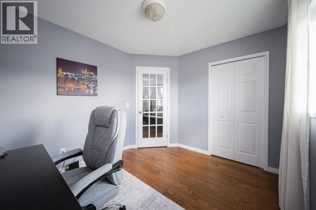 100 Bruin Bay, Fort McMurray