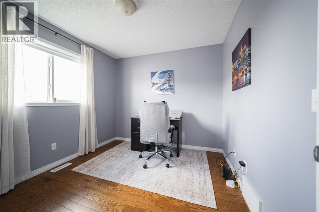 100 Bruin Bay, Fort McMurray