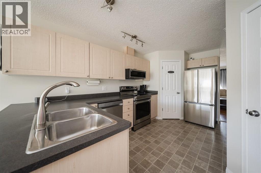 100 Bruin Bay, Fort McMurray
