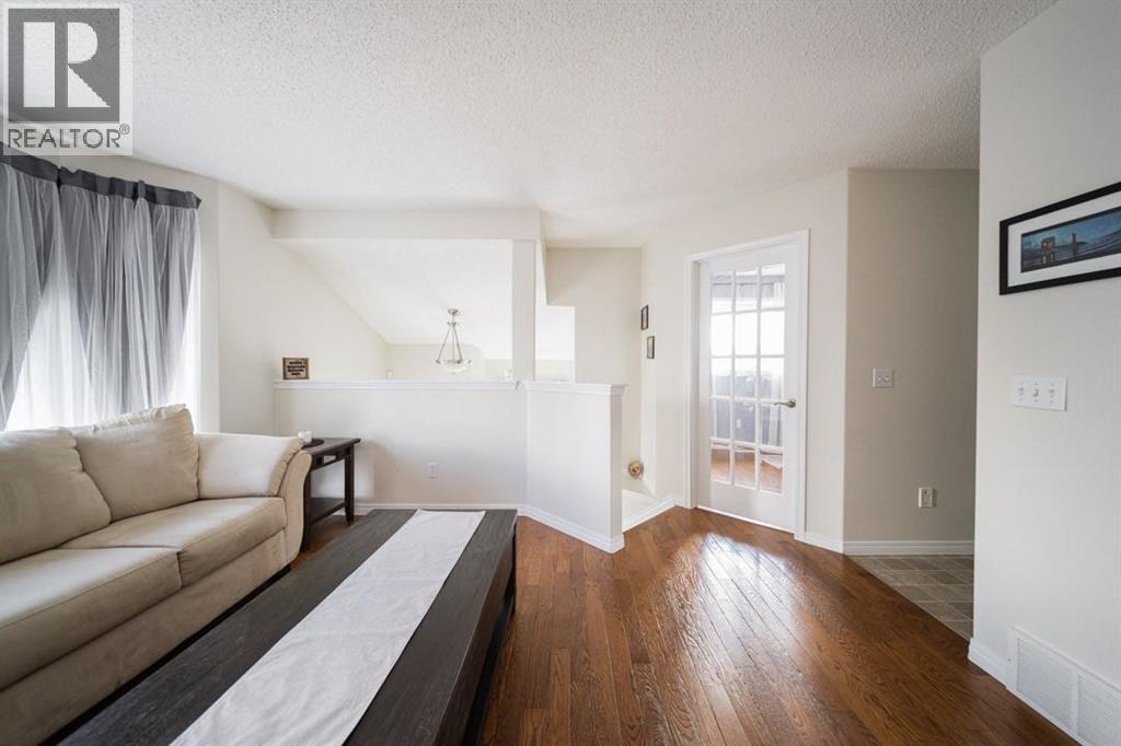 100 Bruin Bay, Fort McMurray
