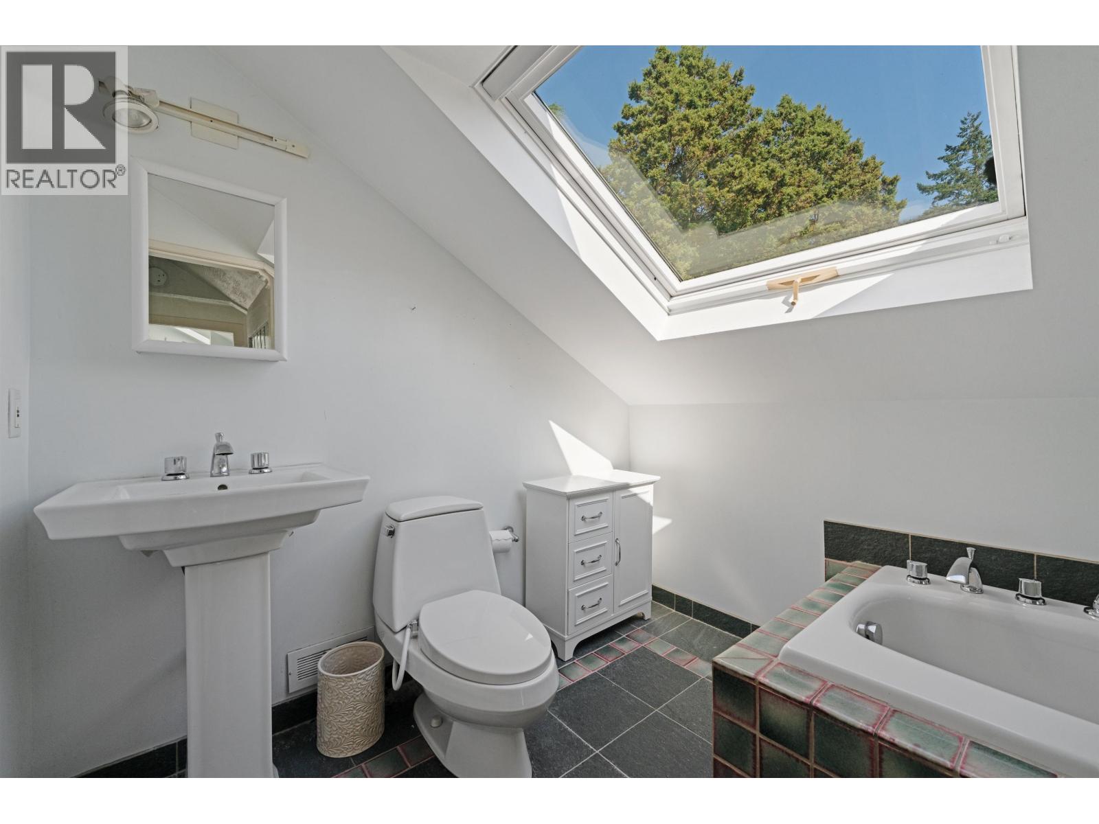 1376 11TH STREET, West Vancouver