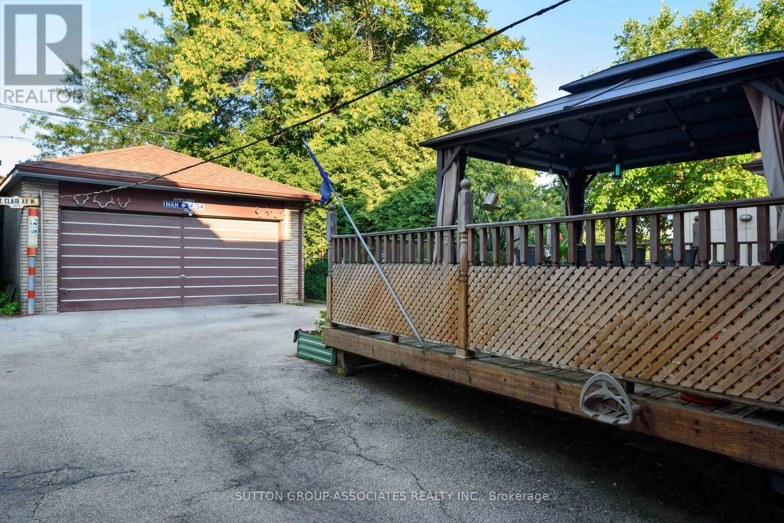 219 ATLAS AVENUE - 27