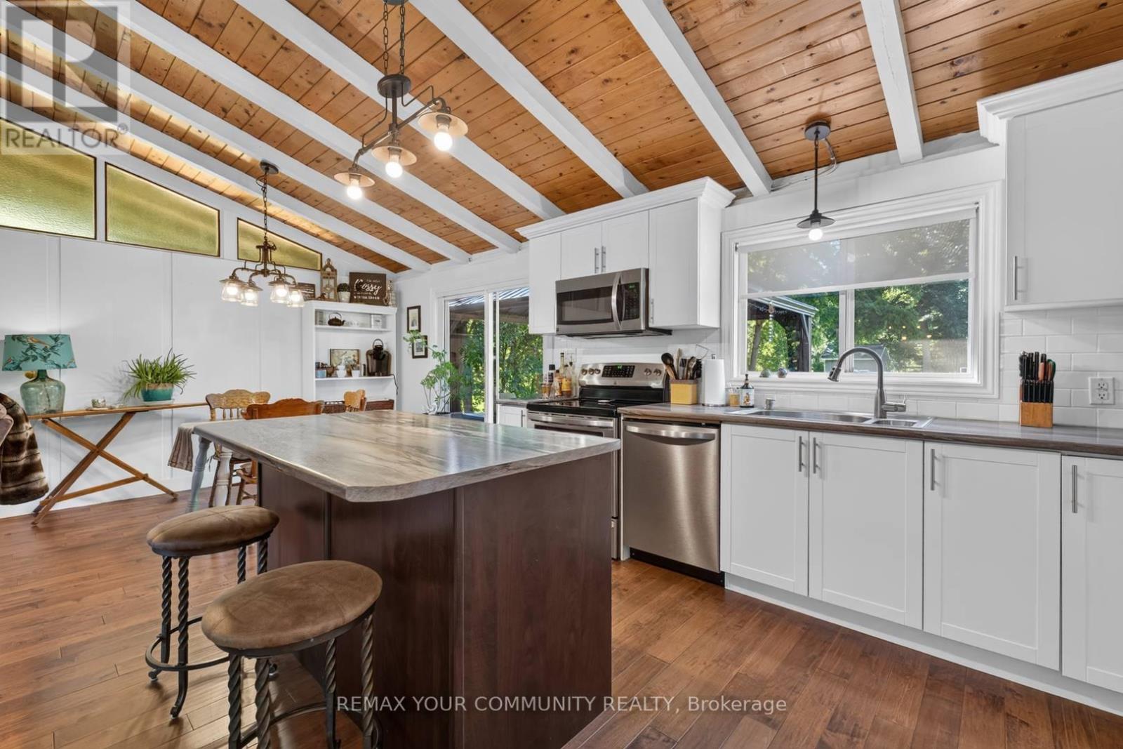 943 BLACKWOODS AVENUE - 7