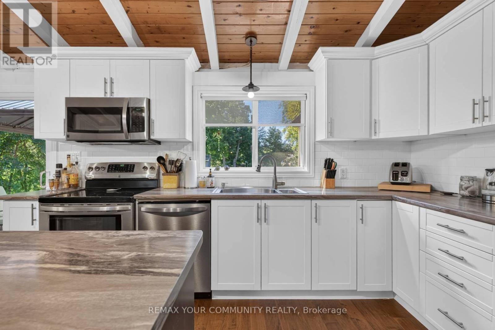 943 BLACKWOODS AVENUE - 8