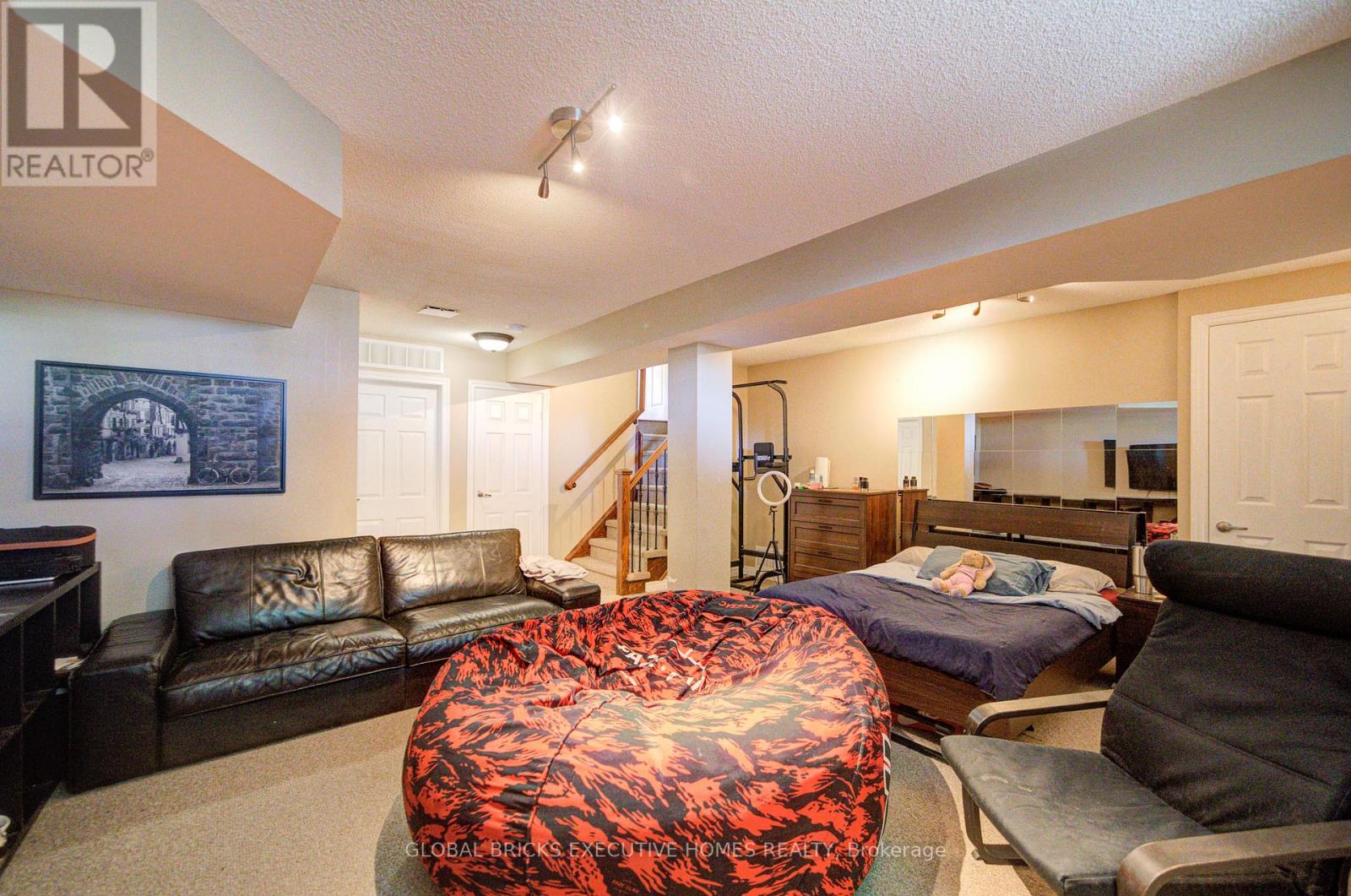 3885 EGLINTON AVENUE - 29