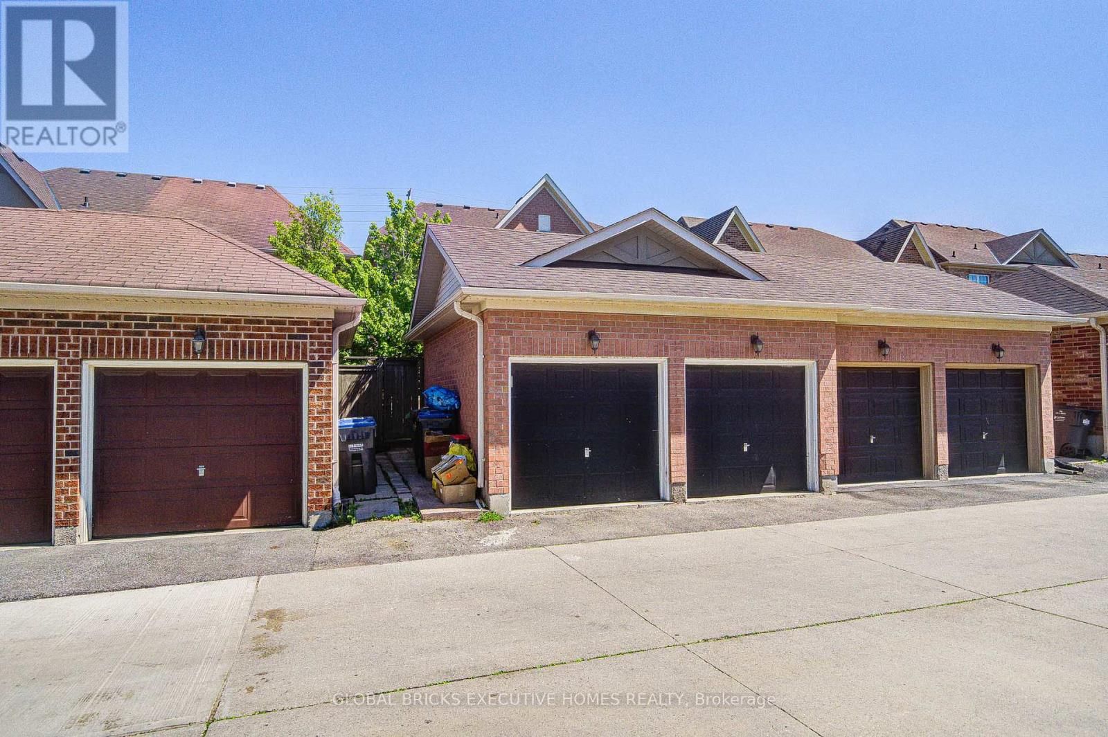 3885 EGLINTON AVENUE - 35