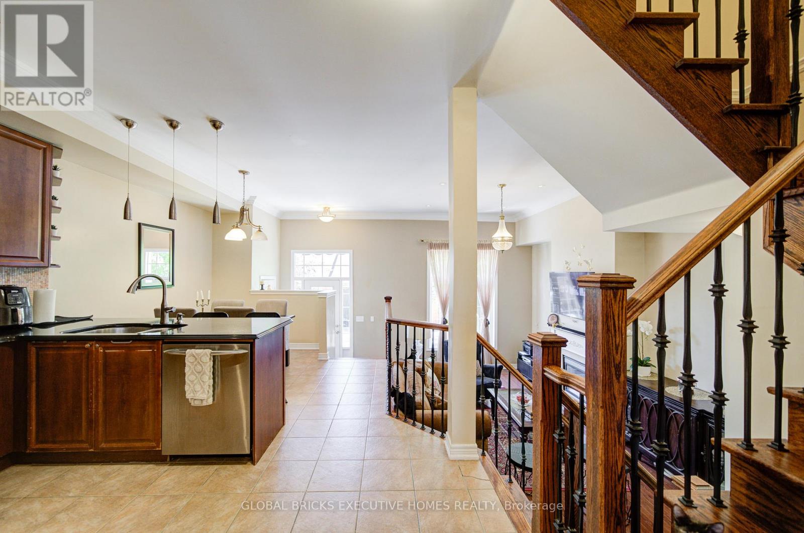 3885 EGLINTON AVENUE - 9