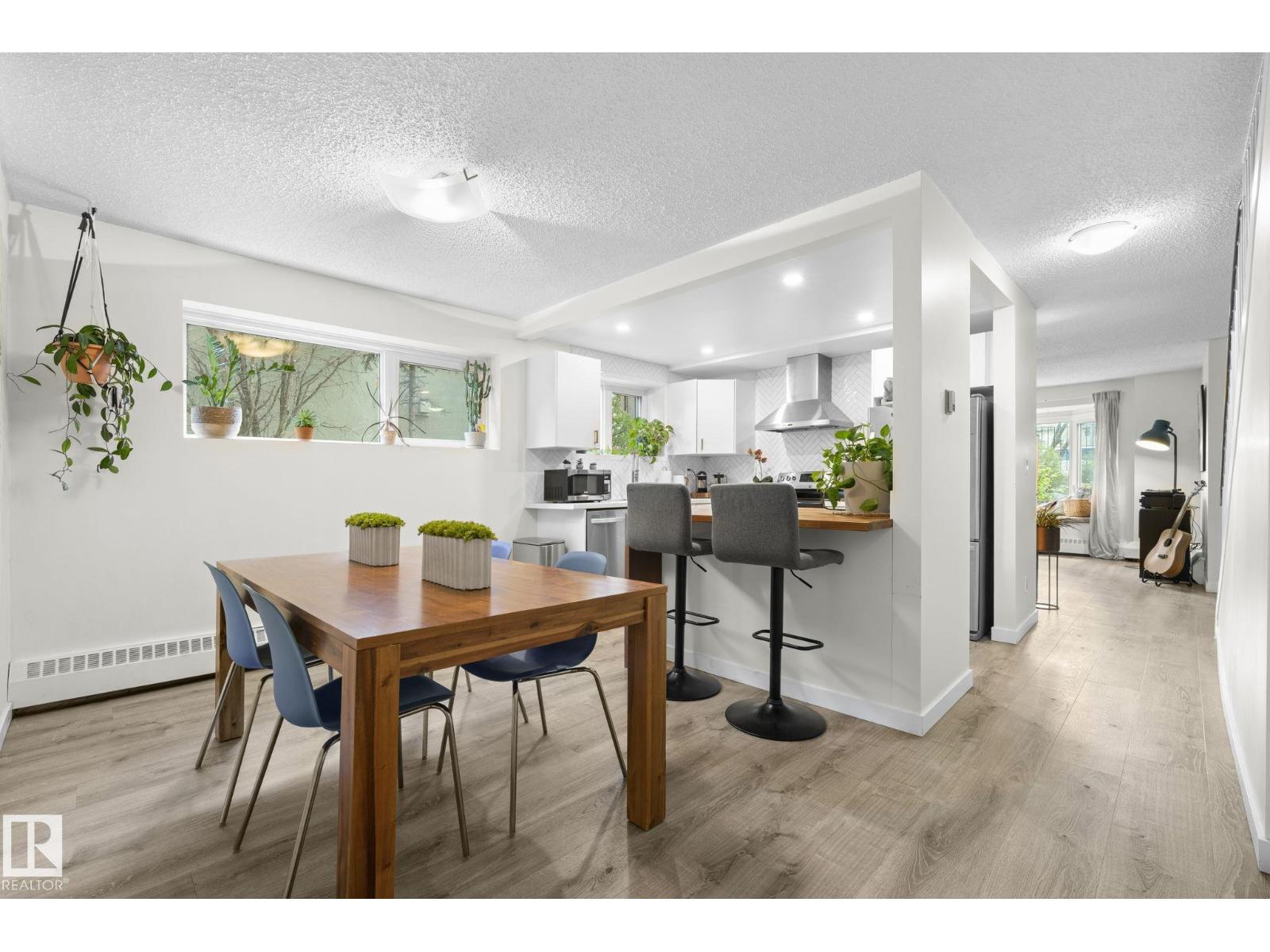 10518 84 AV NW - 17