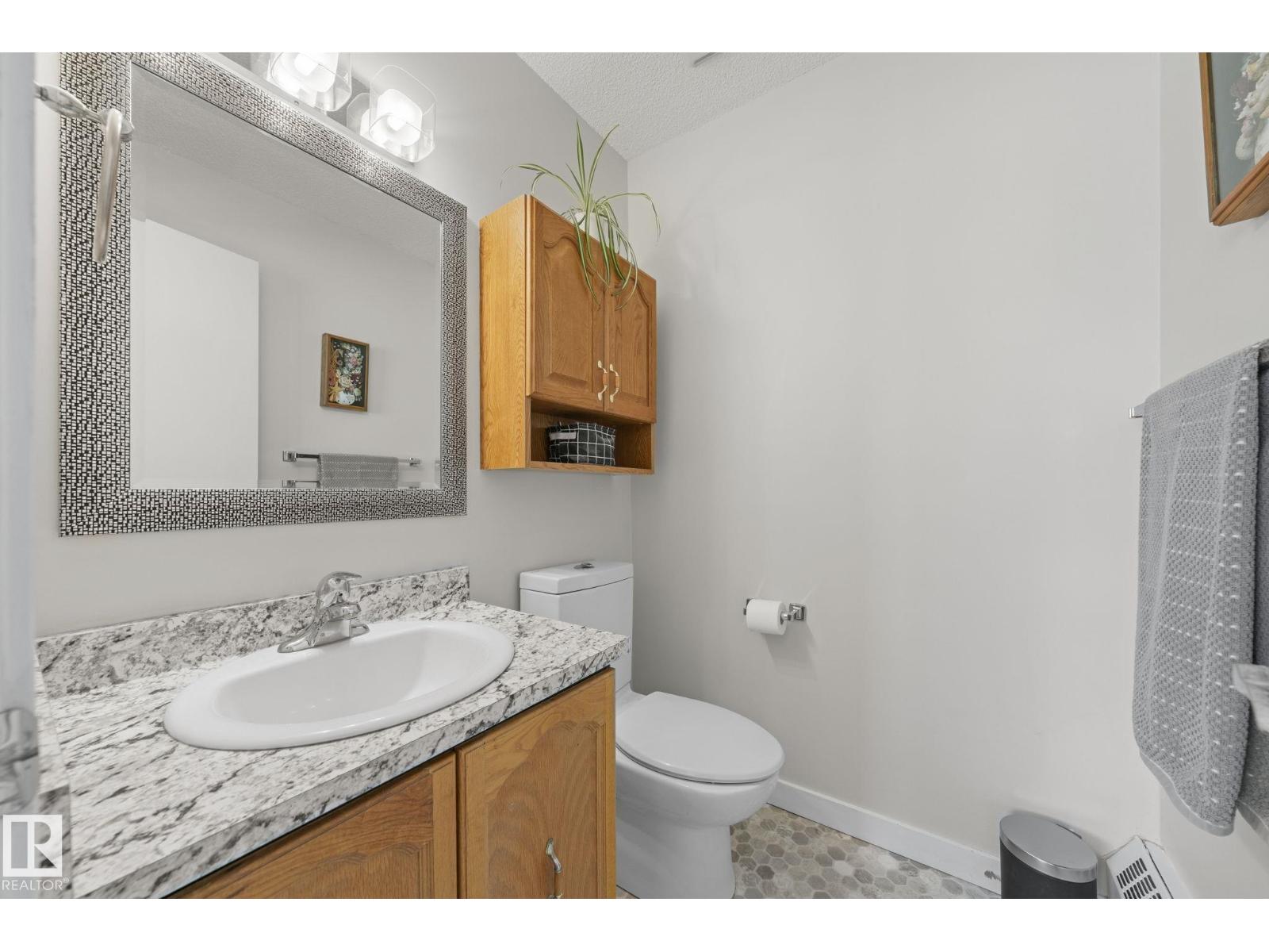 10518 84 AV NW - 25
