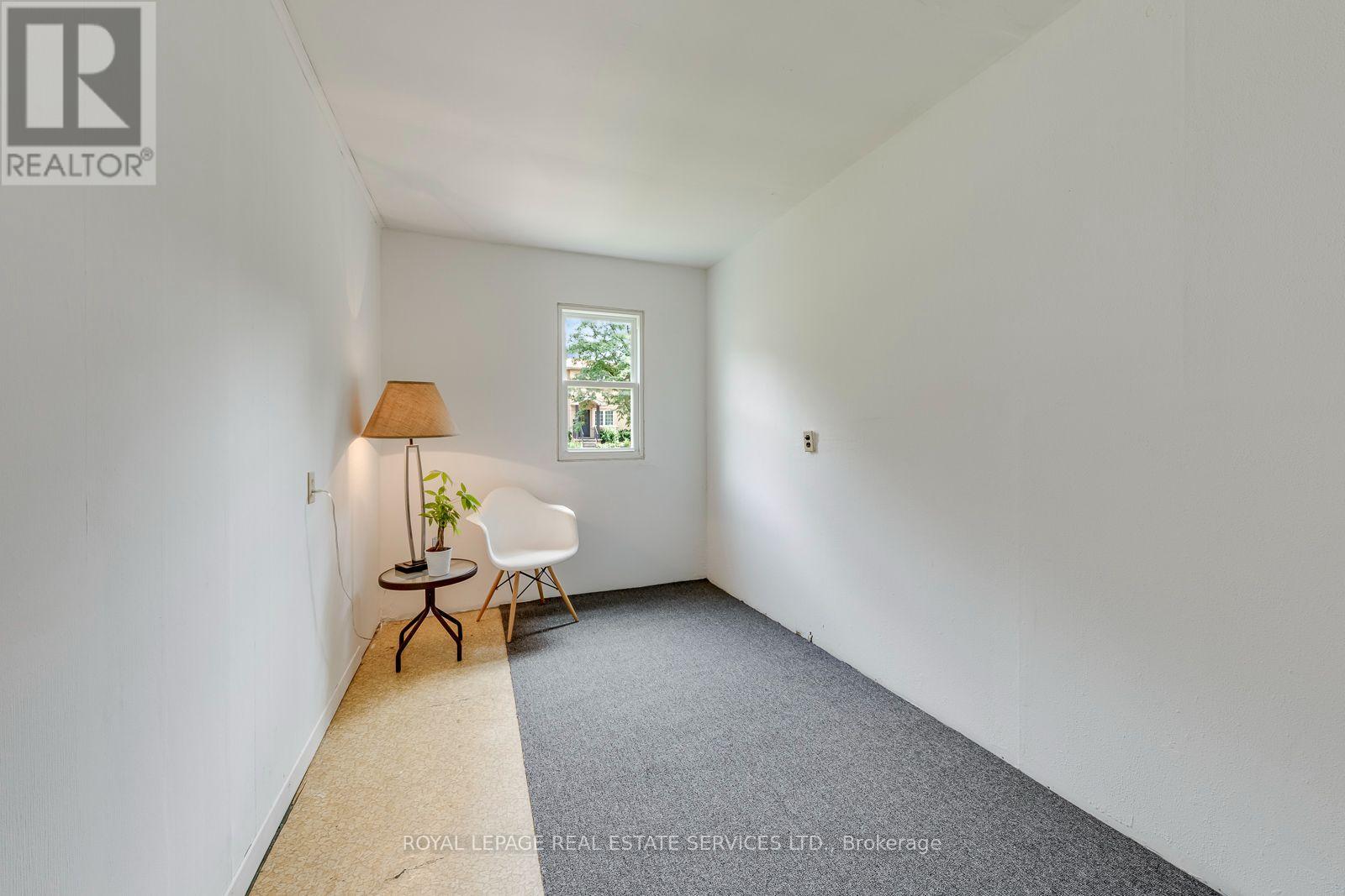 10 THATCHER AVENUE - Image 20