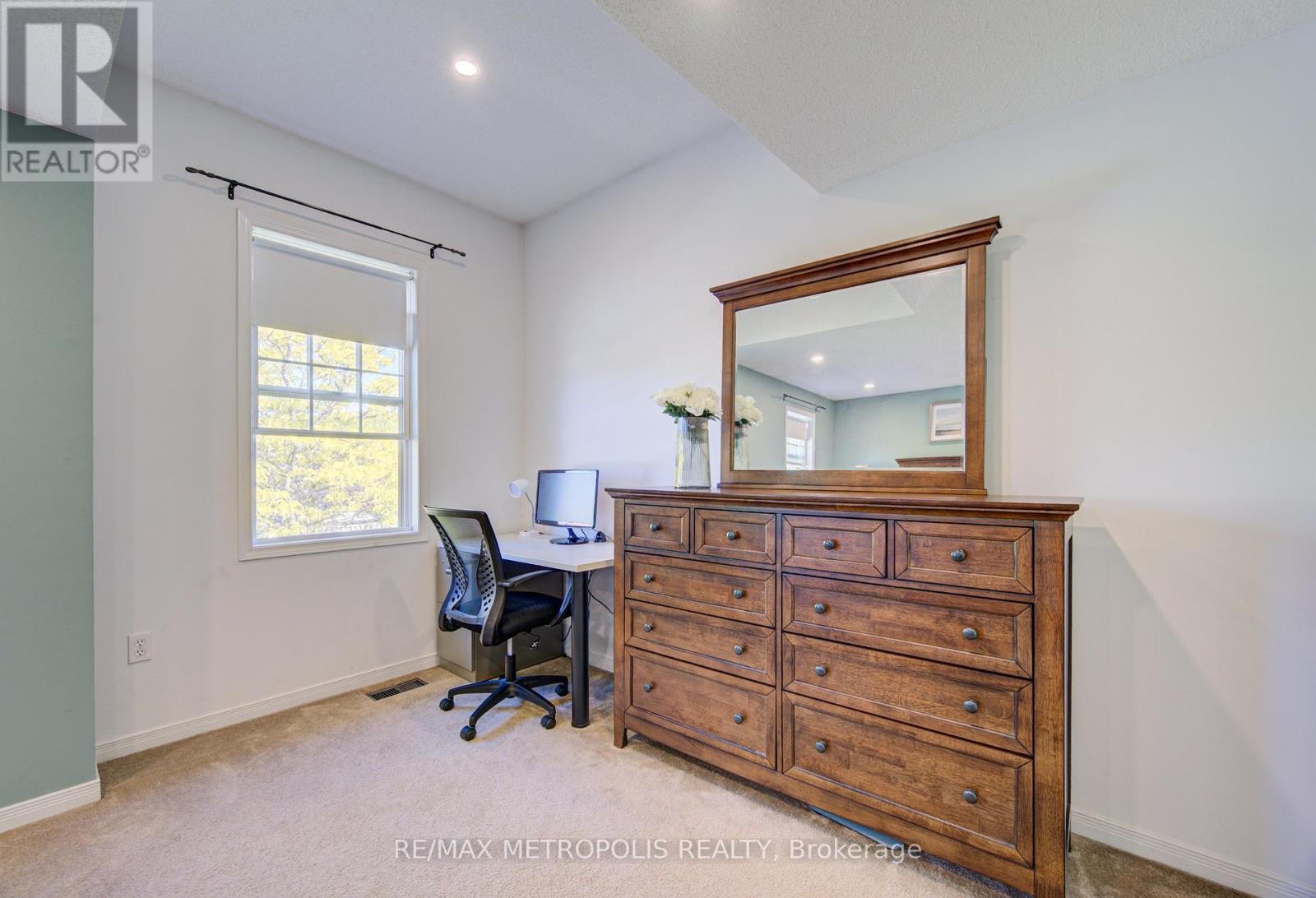 #37 124 GOSLING GARDENS - 25