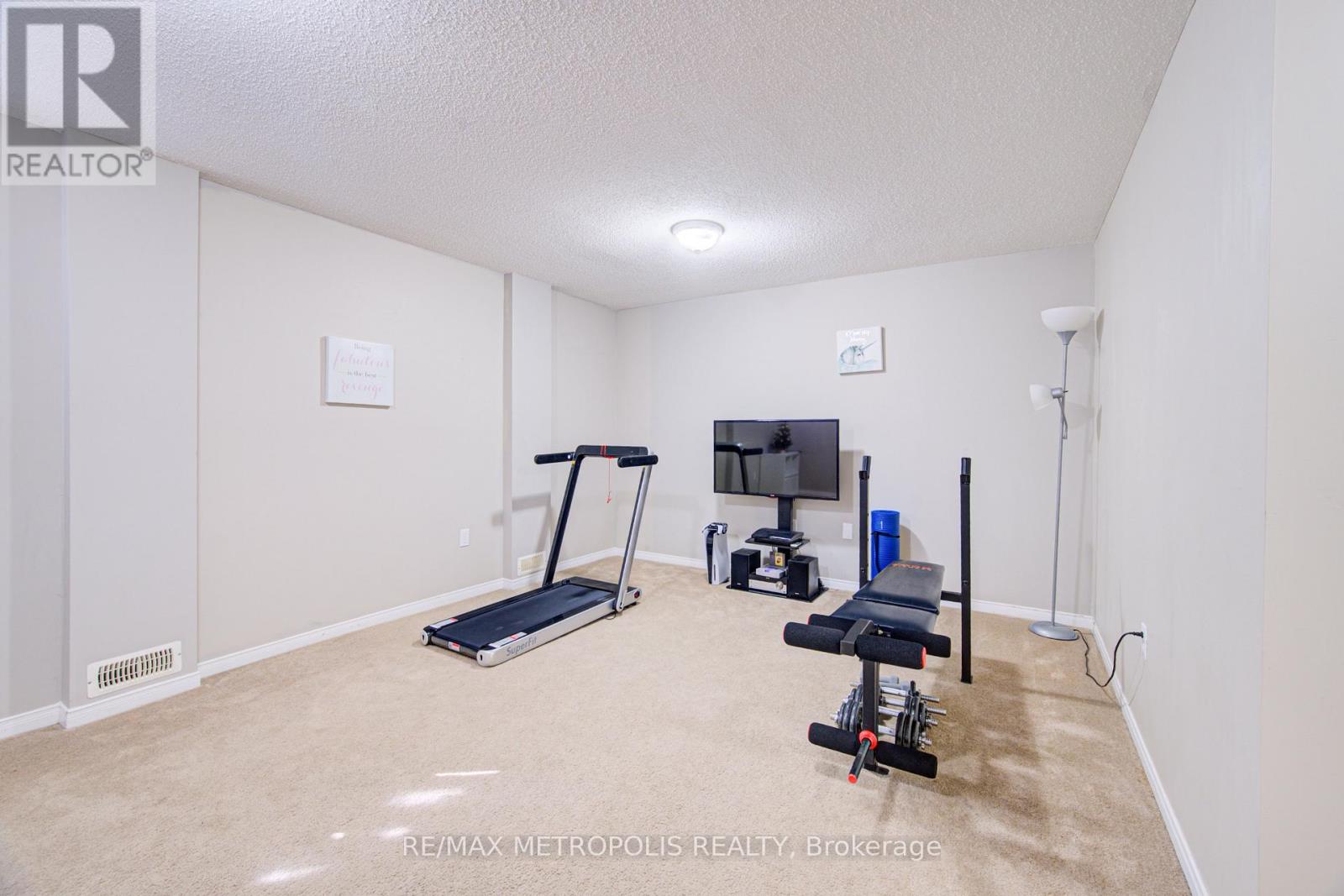 #37 124 GOSLING GARDENS - 26