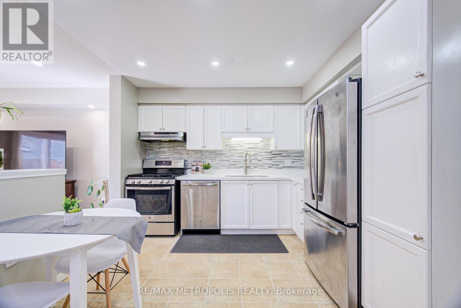 #37 124 GOSLING GARDENS - 8