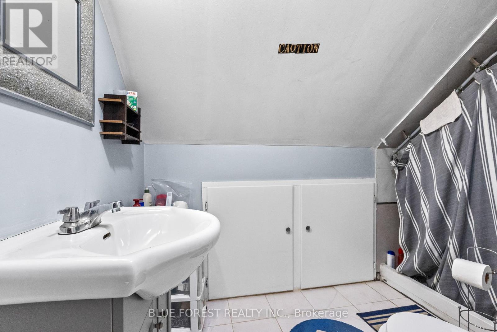 69 CONNAUGHT AVENUE - 17