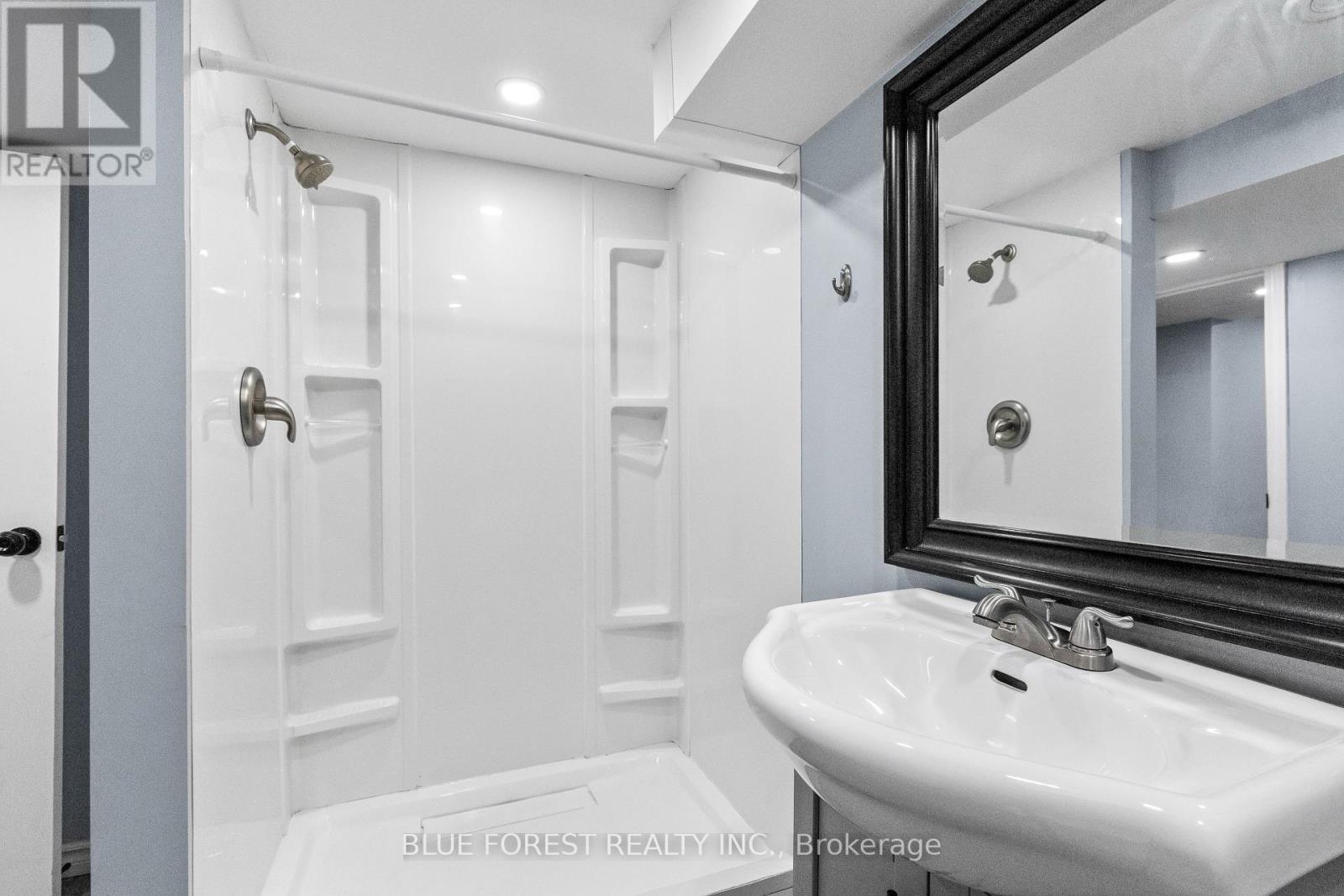 69 CONNAUGHT AVENUE - Image 30