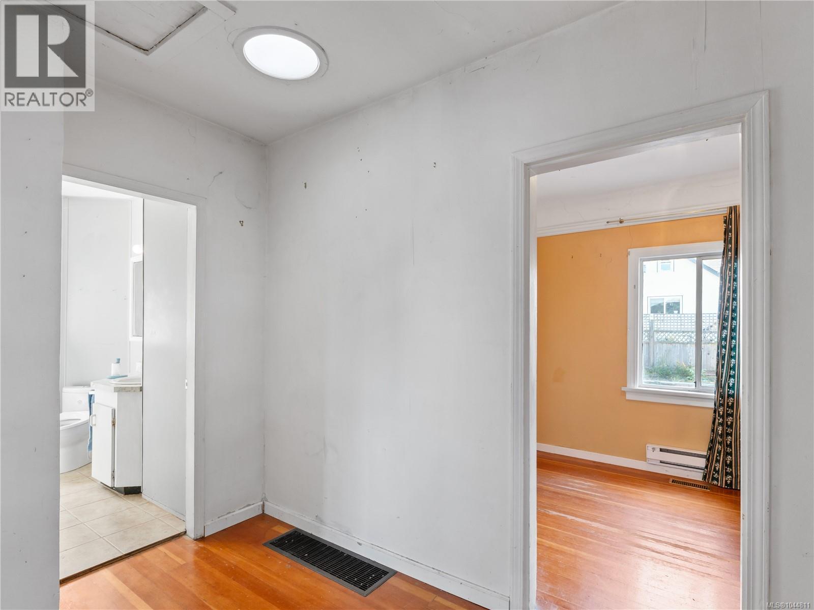 2968 Arbutus St - 11